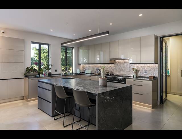 5 BEDROOM HOUSE FOR SALE IN PEARL VALLEY GOLF & COUNTRY ESTATE